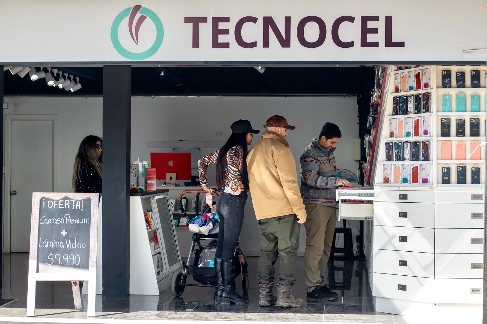 Frontis tienda Tecnocel en San Carlos